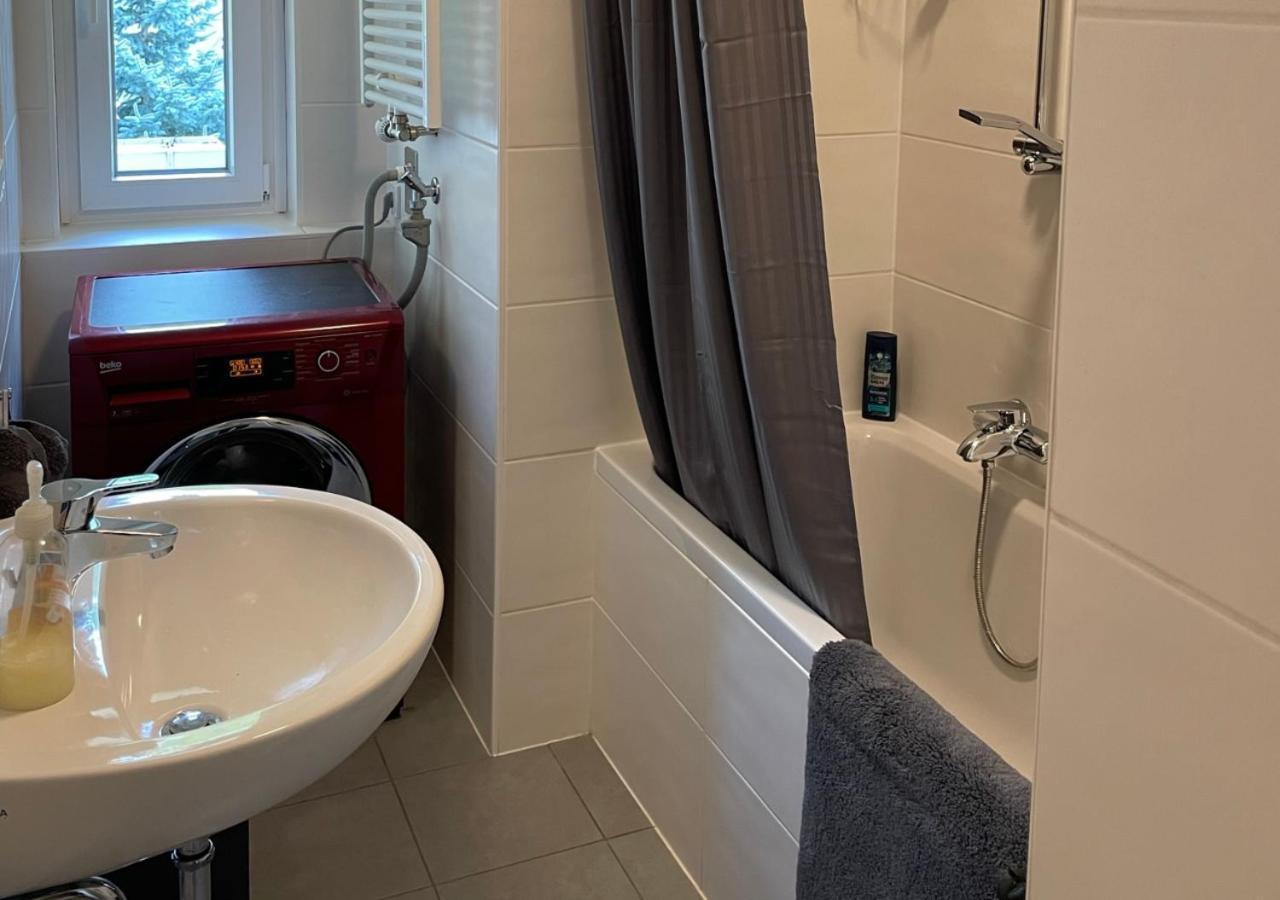Monteurwohnung Burchard I Rosenau - Platz Fuer 6 Personen Apartment